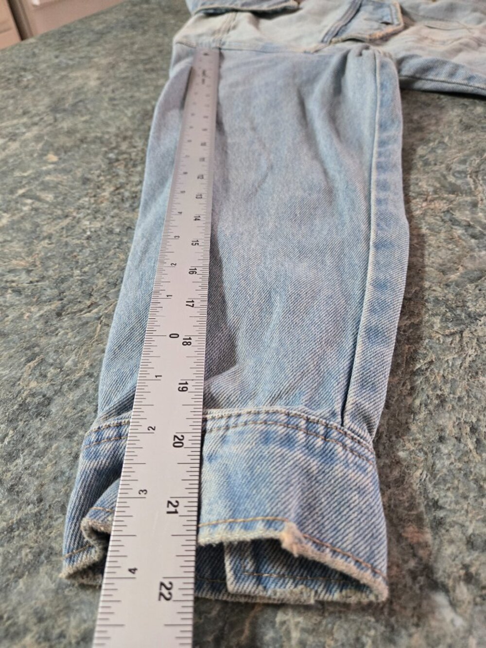 Universal Thread Women’s Oversized Denim Jacket Size M Light Wash 100% Cotton - Picture 10 of 10